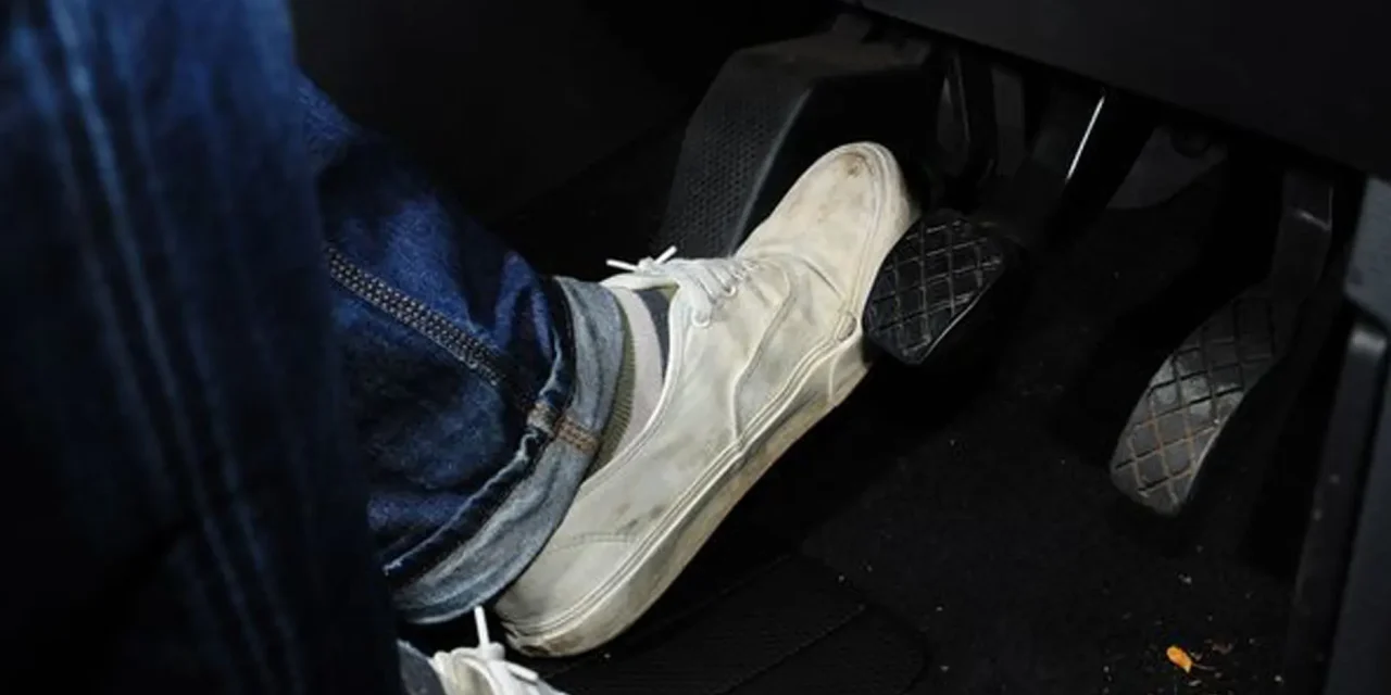 Menghindari Kebiasaan Buruk Yang Merusak Kopling Mobil Manual