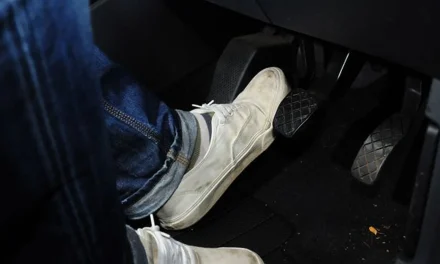 Menghindari Kebiasaan Buruk Yang Merusak Kopling Mobil Manual