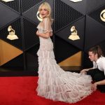 Sabrina Carpenter Tampil Romantis Dengan Gaun Ruffle Di Grammy Awards 2026
