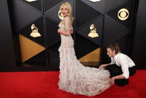 Sabrina Carpenter Tampil Romantis Dengan Gaun Ruffle Di Grammy Awards 2026