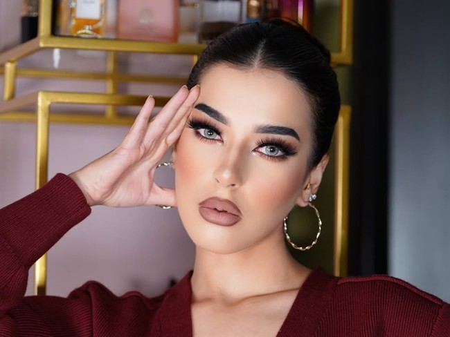 Tren Makeup Baddie: Tampilan Bold Dan Glamor