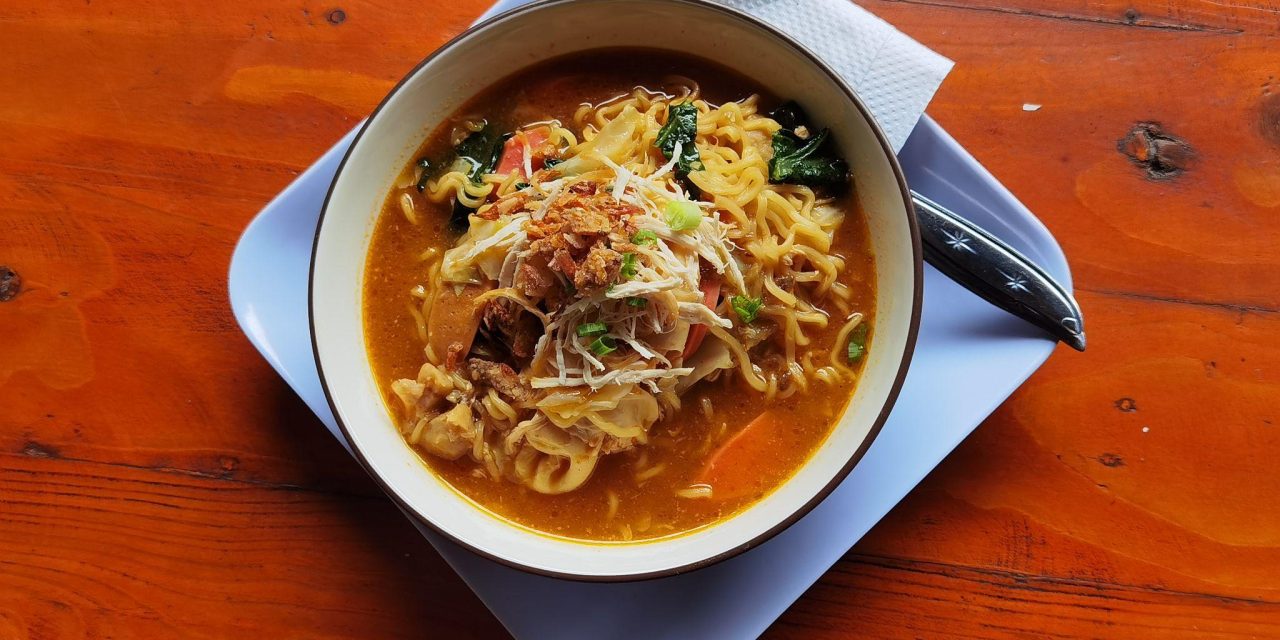 Mie Sop Kuah Merah Viral, Sensasi Pedas Gurih Yang Bikin Nagih
