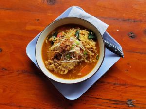 Mie Sop Kuah Merah Viral, Sensasi Pedas Gurih Yang Bikin Nagih