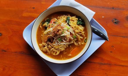 Mie Sop Kuah Merah Viral, Sensasi Pedas Gurih Yang Bikin Nagih