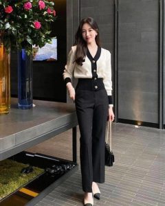 Look Minimalis, Pendamping Wisuda: Tampil Stylish Tanpa Ribet