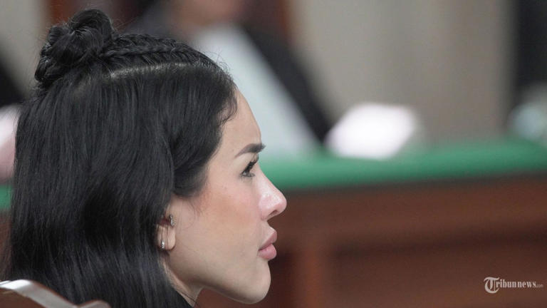 Sindiran Pedas Nikita Mirzani Soal Febrie, Publik Soroti Rompi Pink
