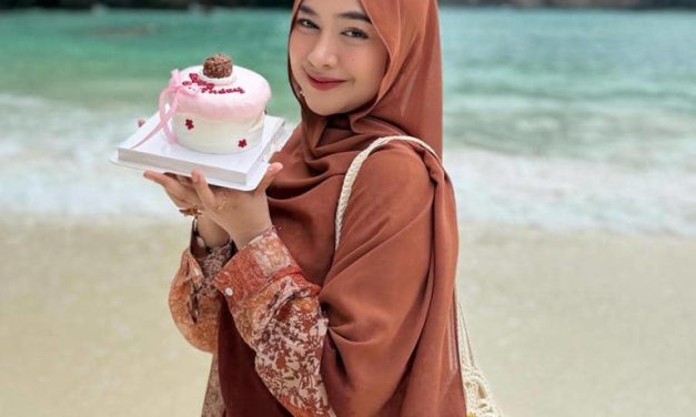 Gaya Santai & Stylish! Ria Ricis Rayakan Ulang Tahun Di Phuket