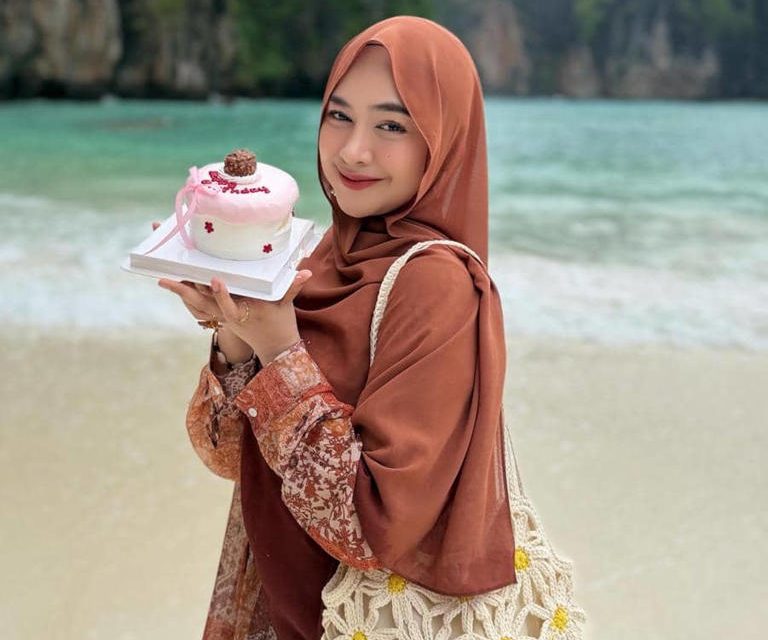 Gaya Santai & Stylish! Ria Ricis Rayakan Ulang Tahun Di Phuket