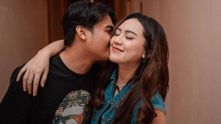 Happy Asmara Kapok! Cincin Pernikahan Hilang Saat Manggung