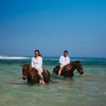 Momen Romantis Aaliyah & Thariq Halilintar Berkuda Di Sumba