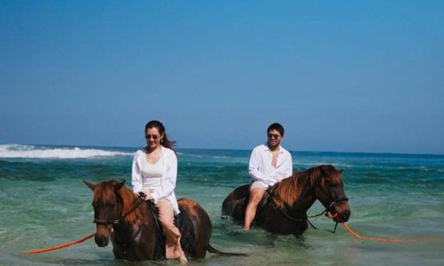 Momen Romantis Aaliyah & Thariq Halilintar Berkuda Di Sumba