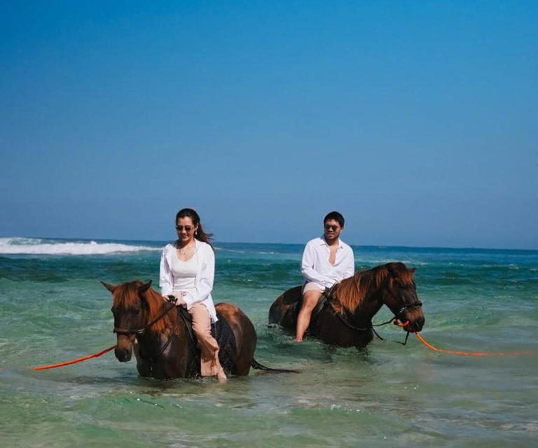 Momen Romantis Aaliyah & Thariq Halilintar Berkuda Di Sumba