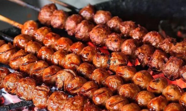 Bikin Nagih! Bakso Bakar Berlumur Bumbu Pedas Manis