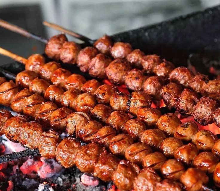 Bikin Nagih! Bakso Bakar Berlumur Bumbu Pedas Manis
