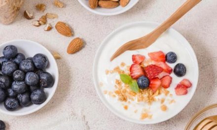 Makin Langsing! Menu Clean Eating Dengan Oat, Salad, Dan Buah