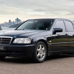 Mobil Sultan Era 90-An! Intip Keistimewaan Mercedes-Benz W202
